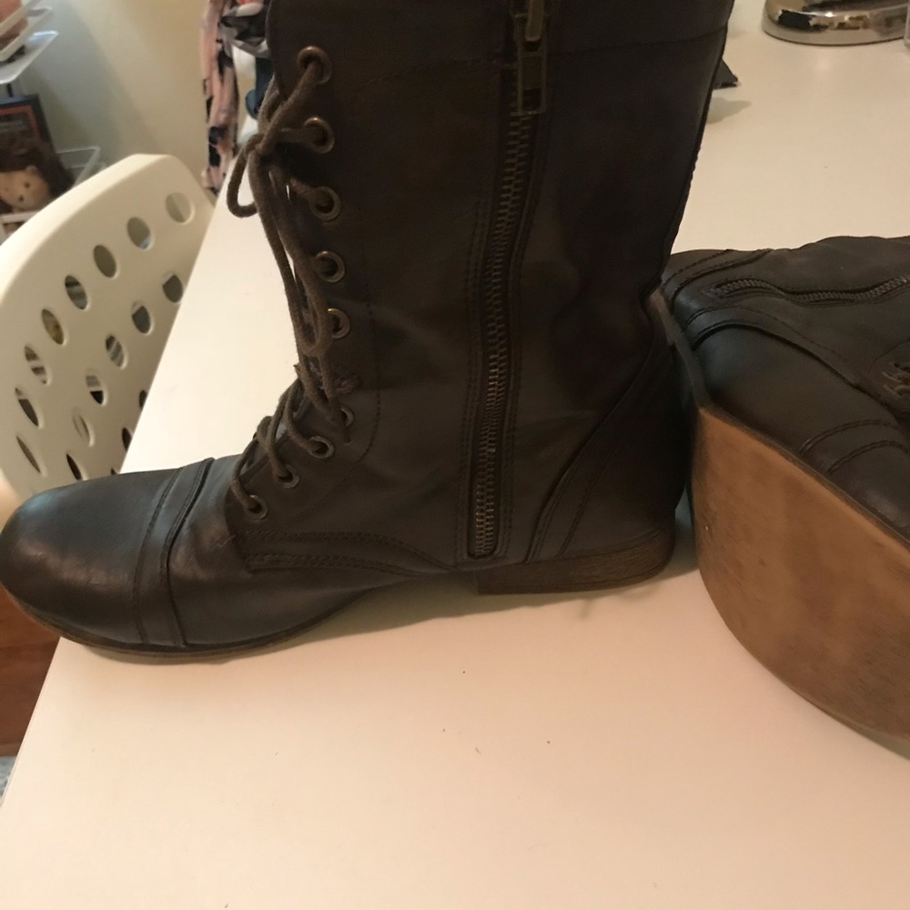 Combat boots